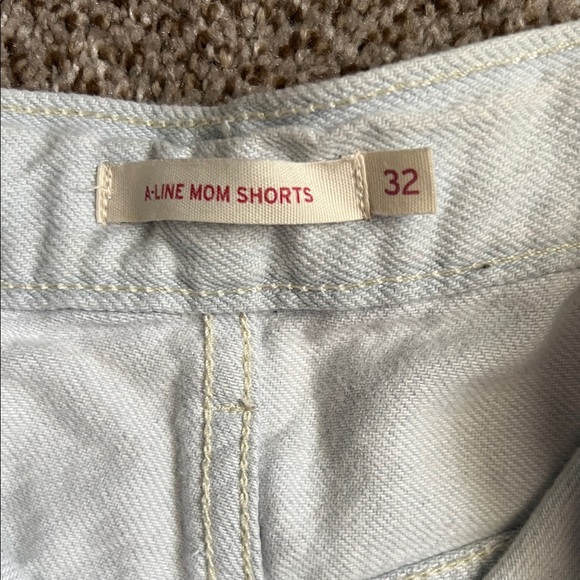 Levi's Women's Cream Jean Shorts - Picture 7 of 10